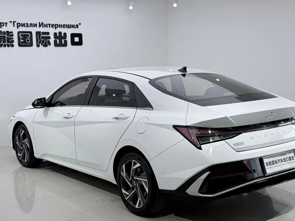 Hyundai Elantra 2024