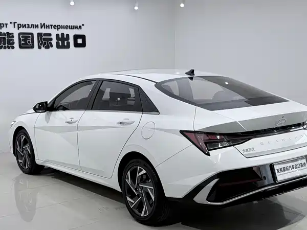 Hyundai Elantra 2024