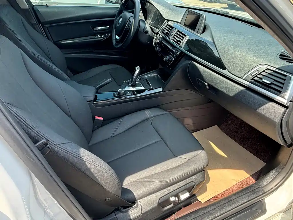 BMW 3 Series 2017 — фото 14