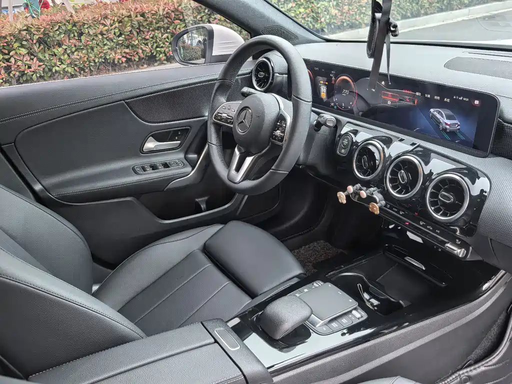 Mercedes-Benz A-Class 2023 — фото 11
