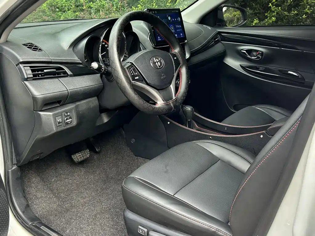 Toyota Yaris L 2022 — фото 9