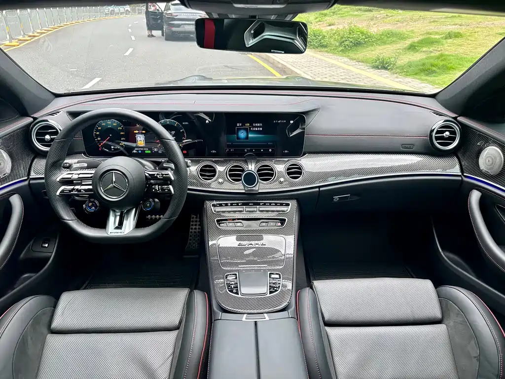 Mercedes-Benz E-Class AMG 2022 — фото 10