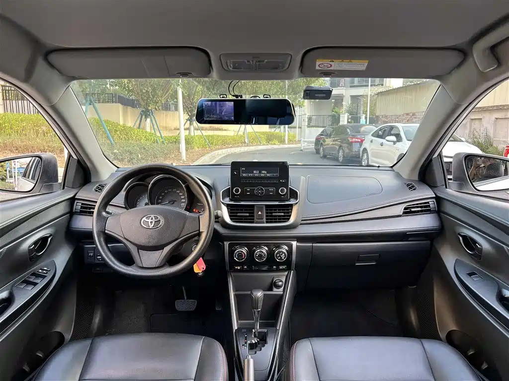 Toyota Yaris L 2019 — фото 12