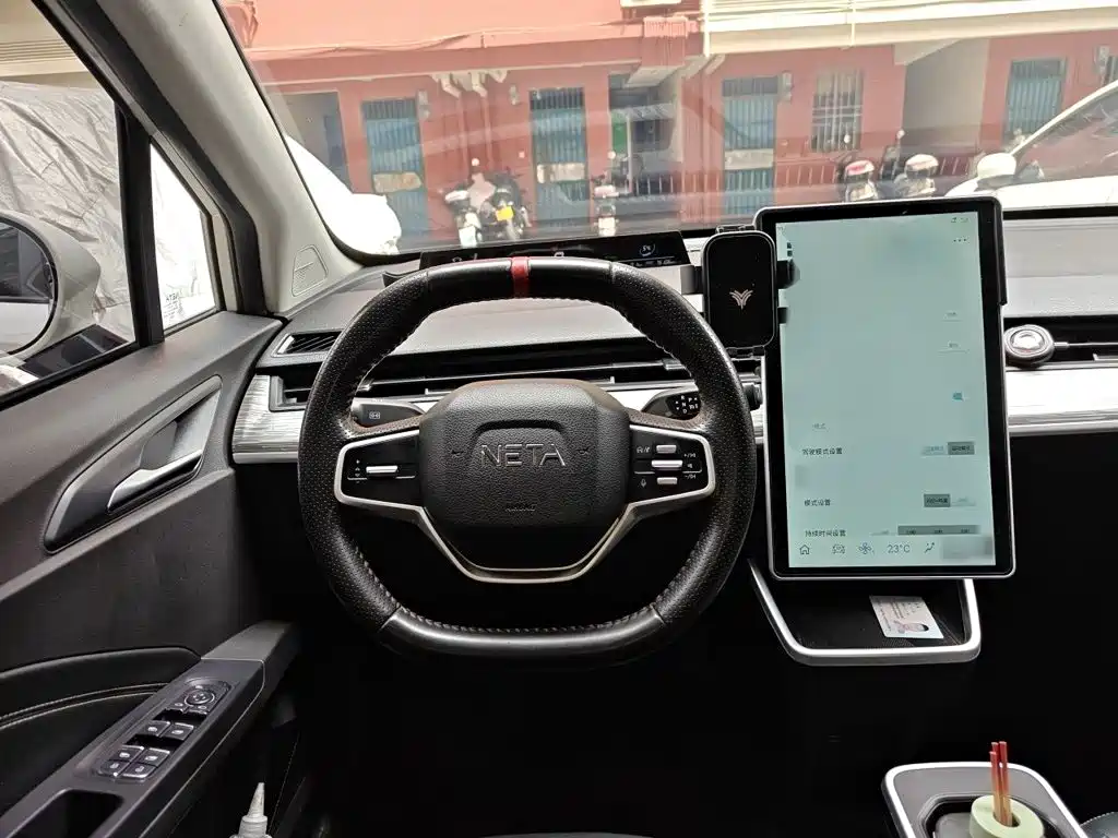 Neta V 2022