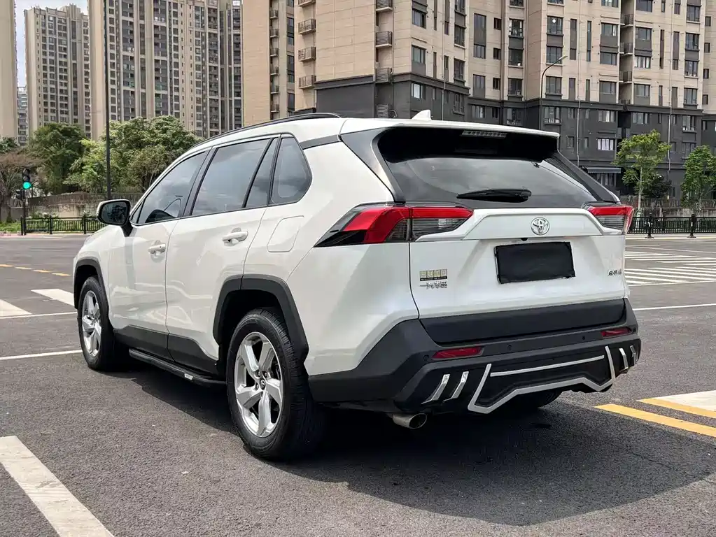 Toyota RAV4 2020 — фото 9