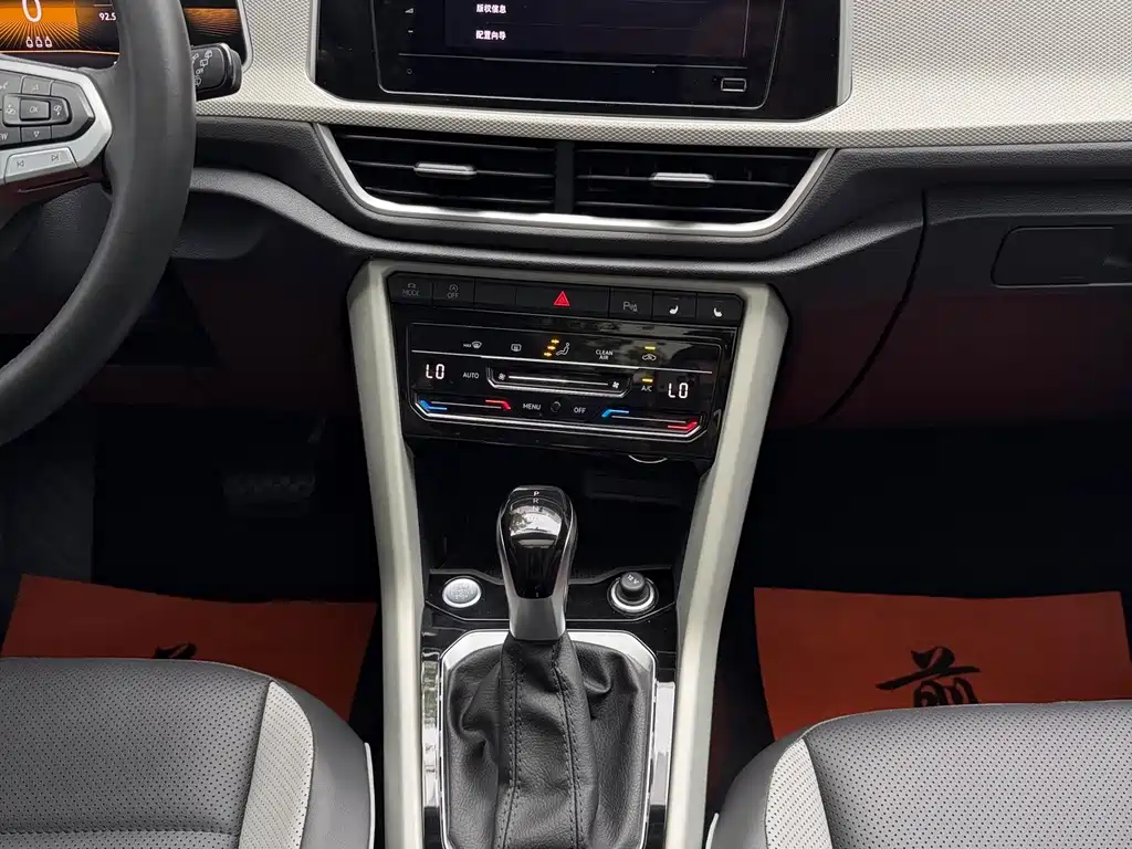 Volkswagen T-Roc 2023 — фото 11