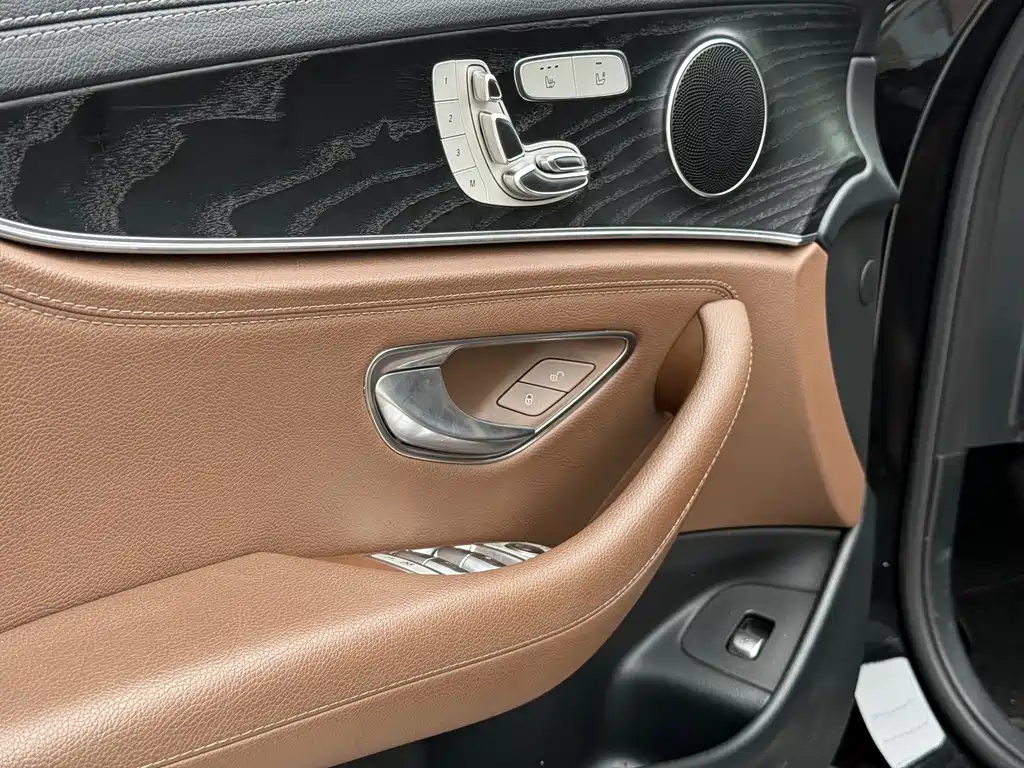 Mercedes-Benz E-Class 2019 — фото 10