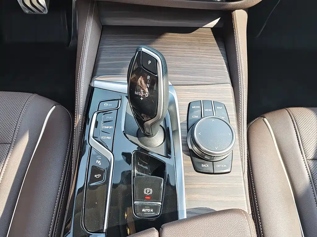 BMW 5 Series 2021 — фото 12
