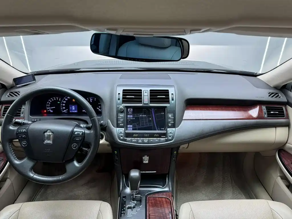 Toyota Crown 2011 — фото 18