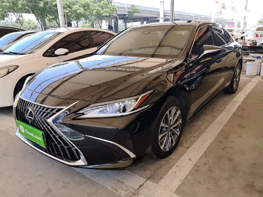 Lexus ES 2024 — фото 1