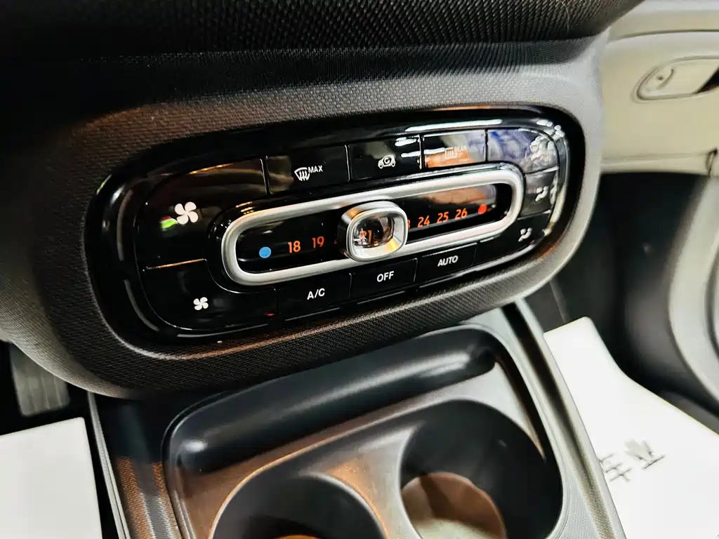 smart Fortwo 2018 — фото 35