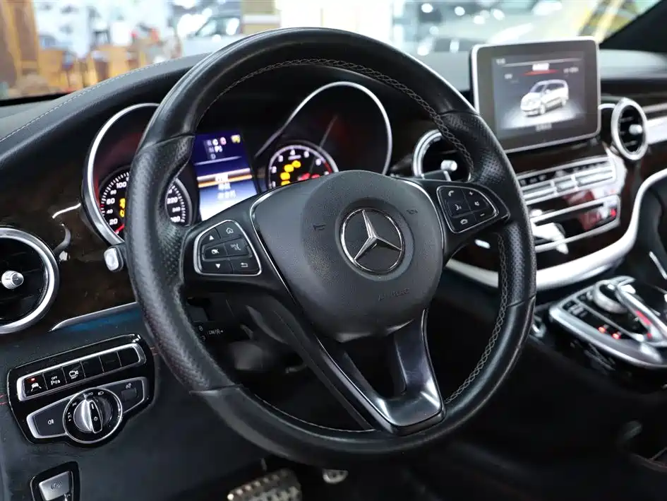 Mercedes-Benz V-Class 2016 — фото 15