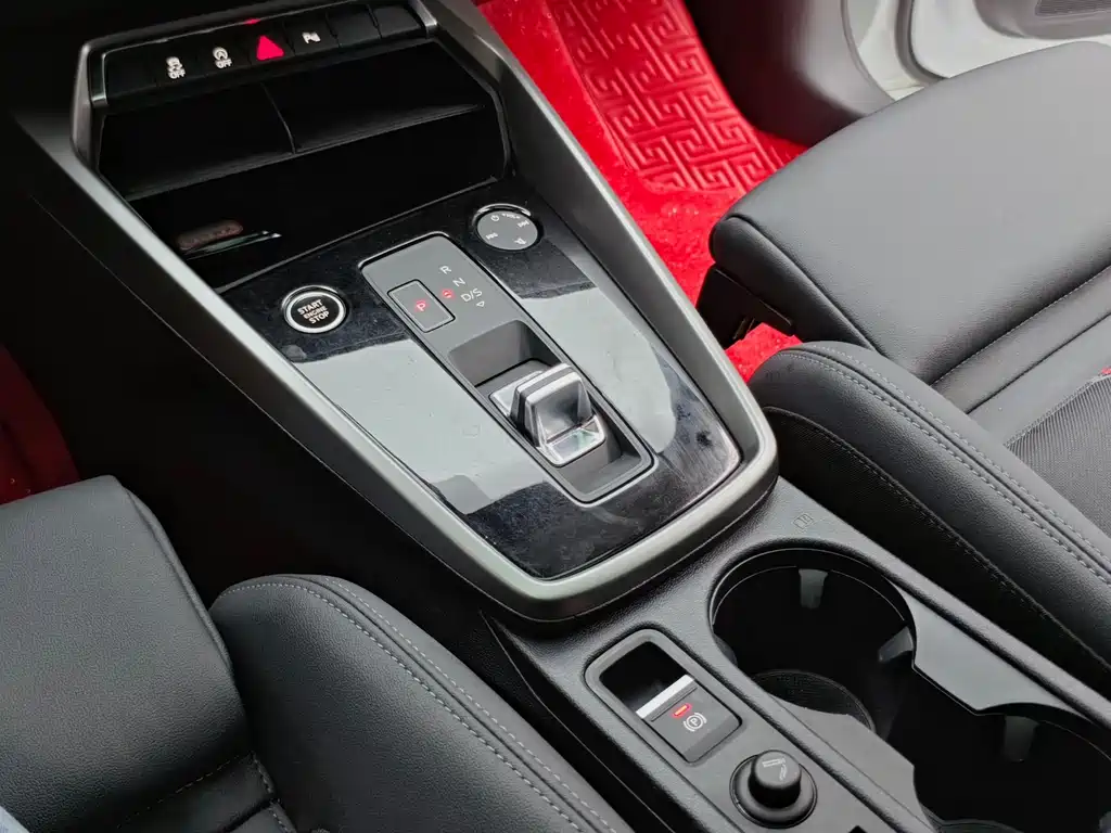 Audi A3 2023 — фото 18