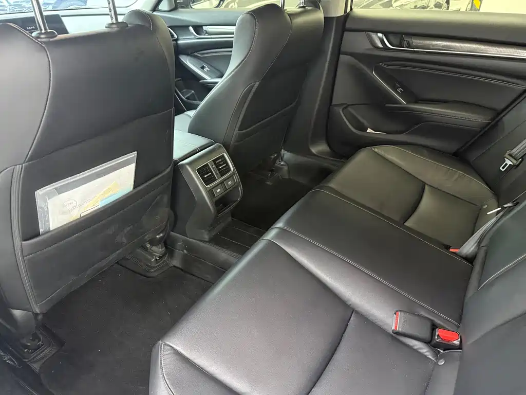 Honda Accord 2022 — фото 13