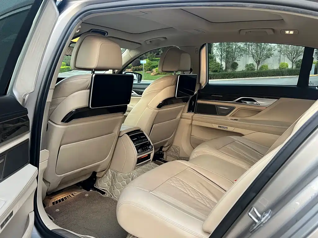 BMW 7 Series 2016 — фото 10