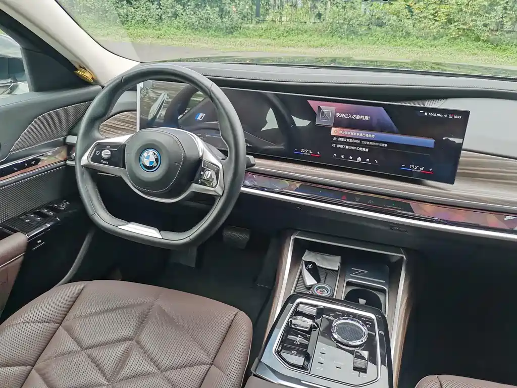 BMW i7 2025 — фото 20
