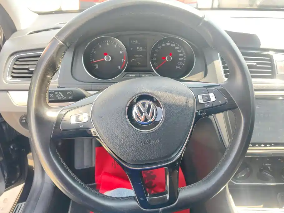 Volkswagen Lavida 2017 — фото 15