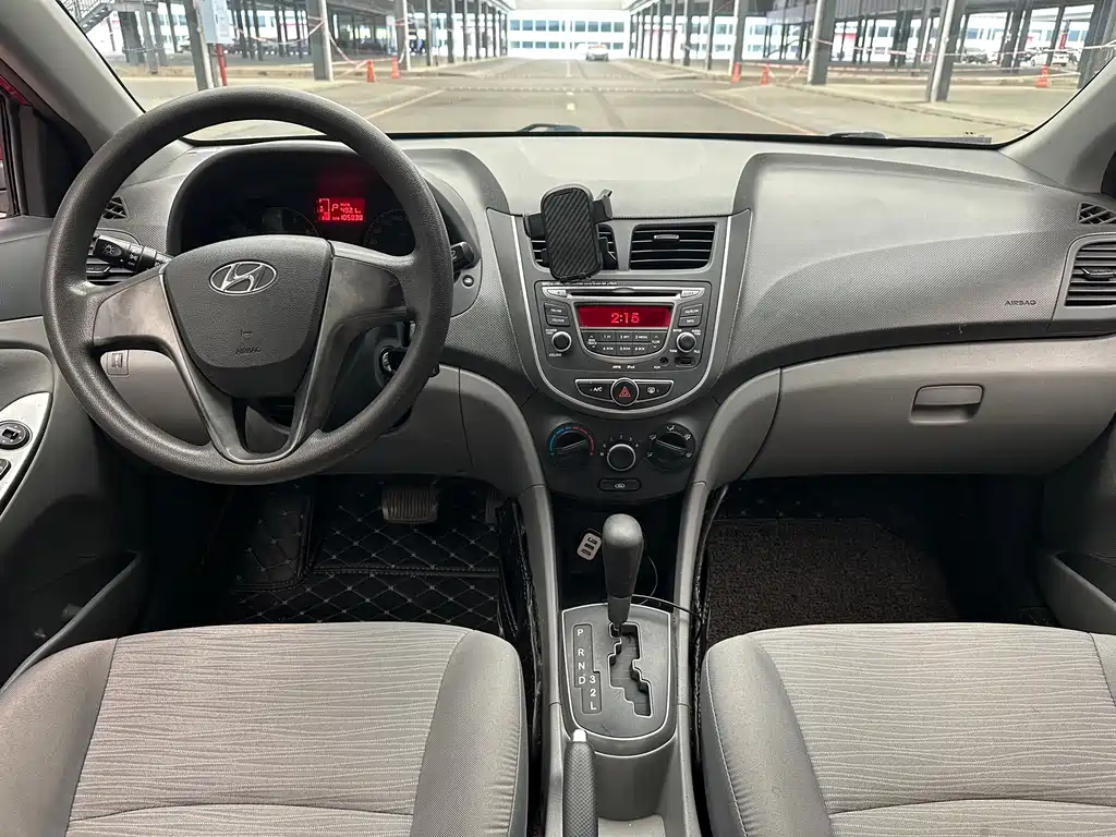 Hyundai Verna 2014 — фото 11