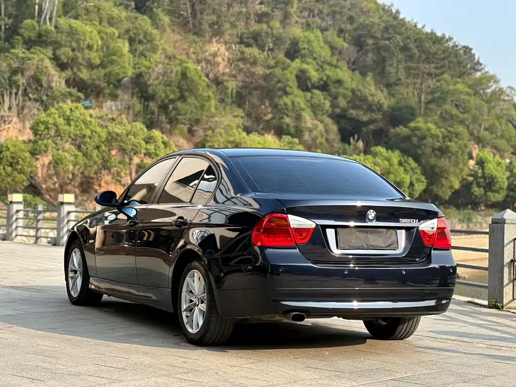 BMW 3 Series 2007 — фото 12