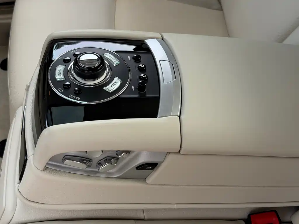Rolls-Royce Ghost 2012 — фото 15