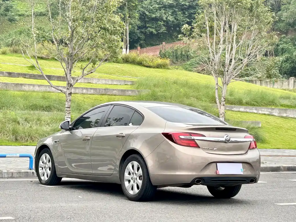 Buick Regal 2017 — фото 35
