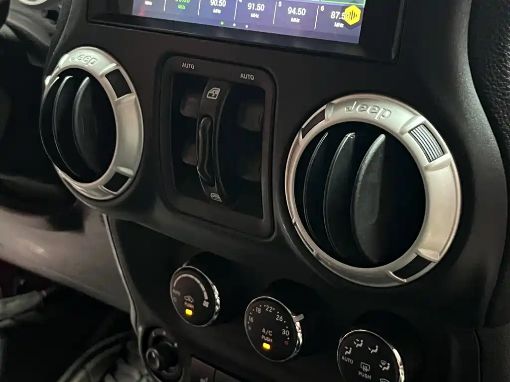 Jeep Wrangler 2018 — фото 11