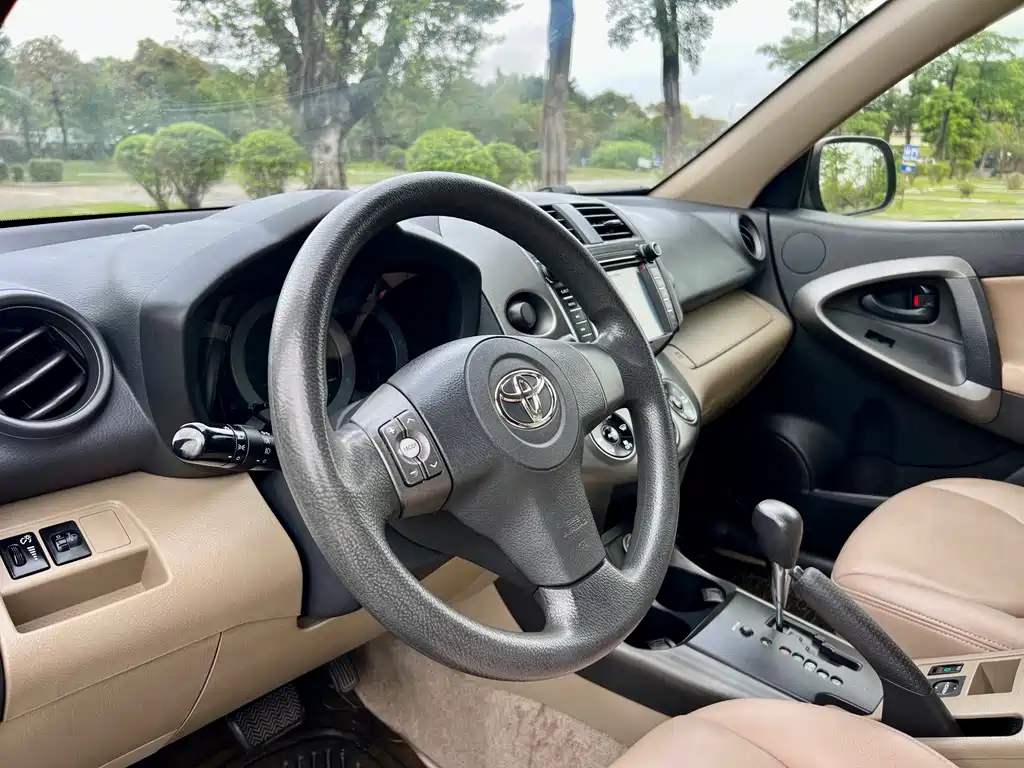 Toyota RAV4 2012 — фото 16