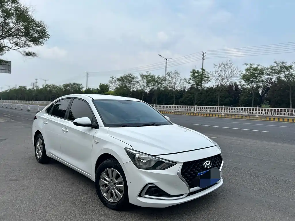 Hyundai Elantra 2019 — фото 7