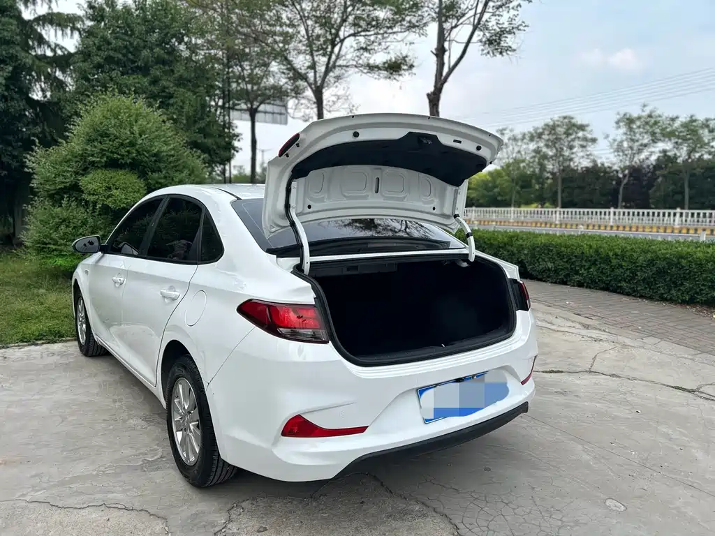 Hyundai Elantra 2019 — фото 16