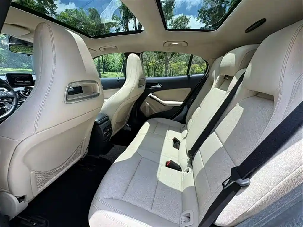 Mercedes-Benz GLA 2015
