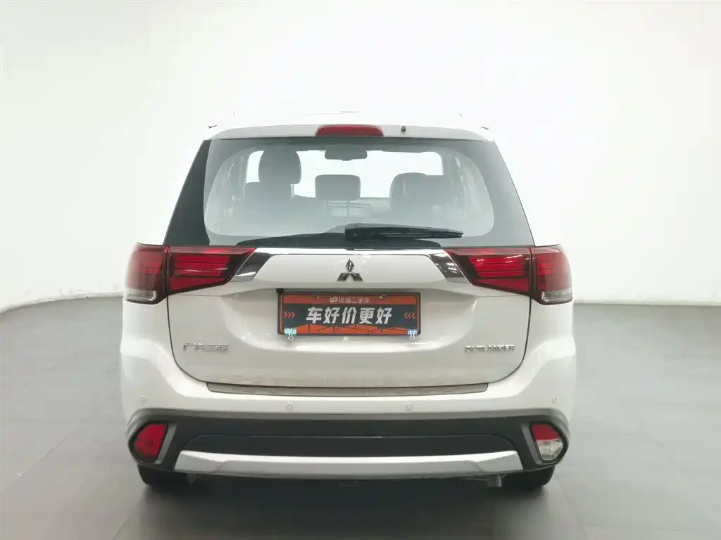 Mitsubishi Outlander 2018 — фото 4