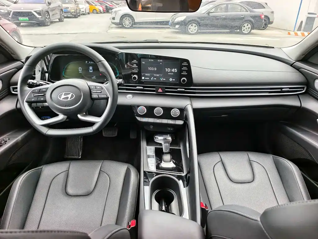 Hyundai Elantra 2025 — фото 10