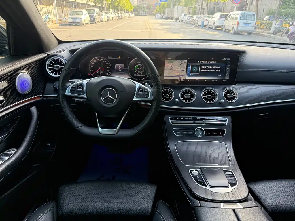 Mercedes-Benz E-Class 2018 — фото 14