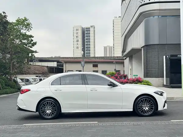 Mercedes-Benz C-Class 2024