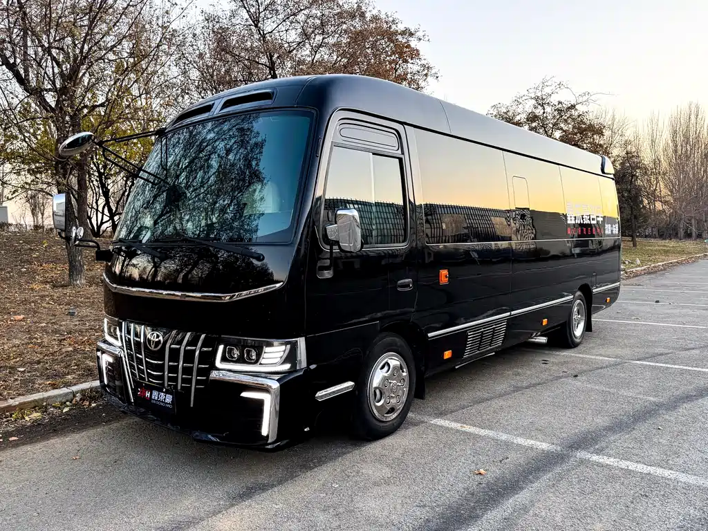 Toyota Coaster 2022 — фото 1