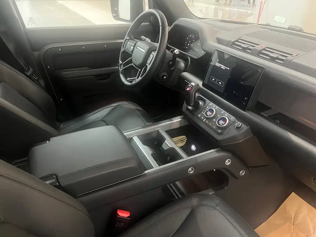 Land Rover Defender 2024 — фото 10