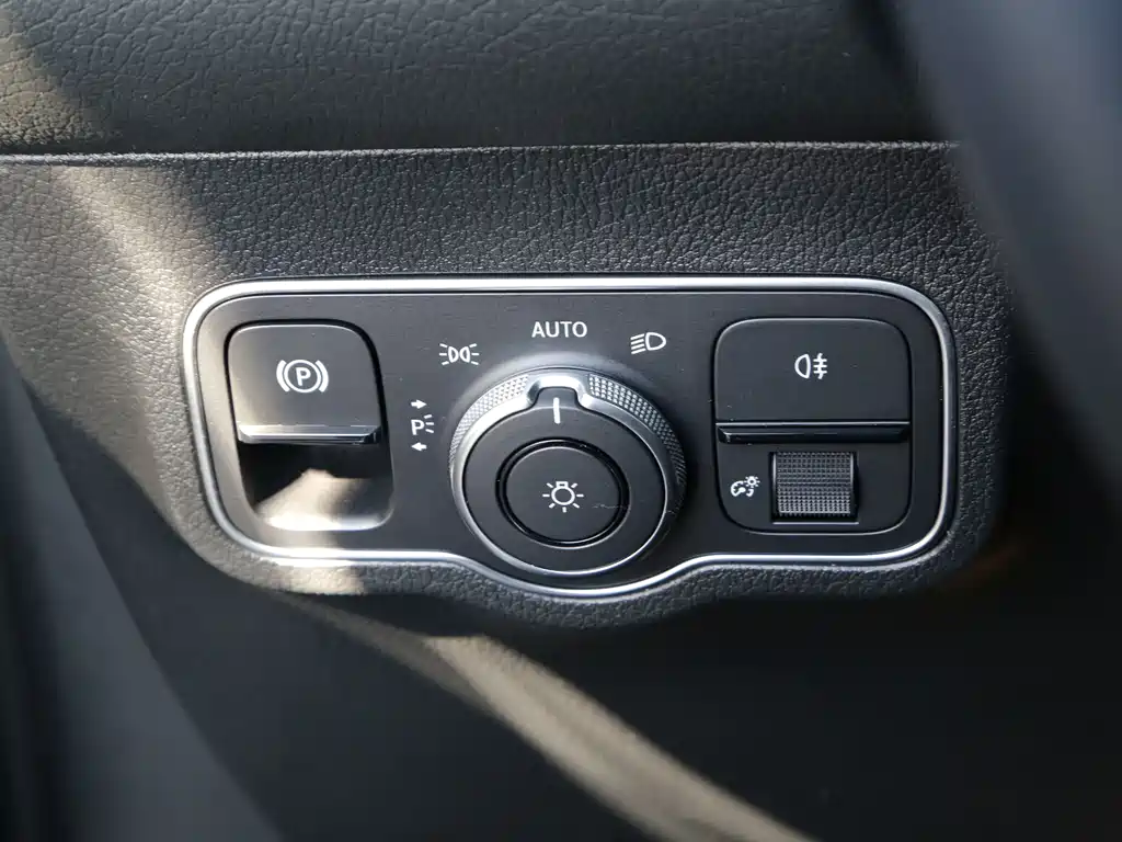 Mercedes-Benz GLB 2024 — фото 12
