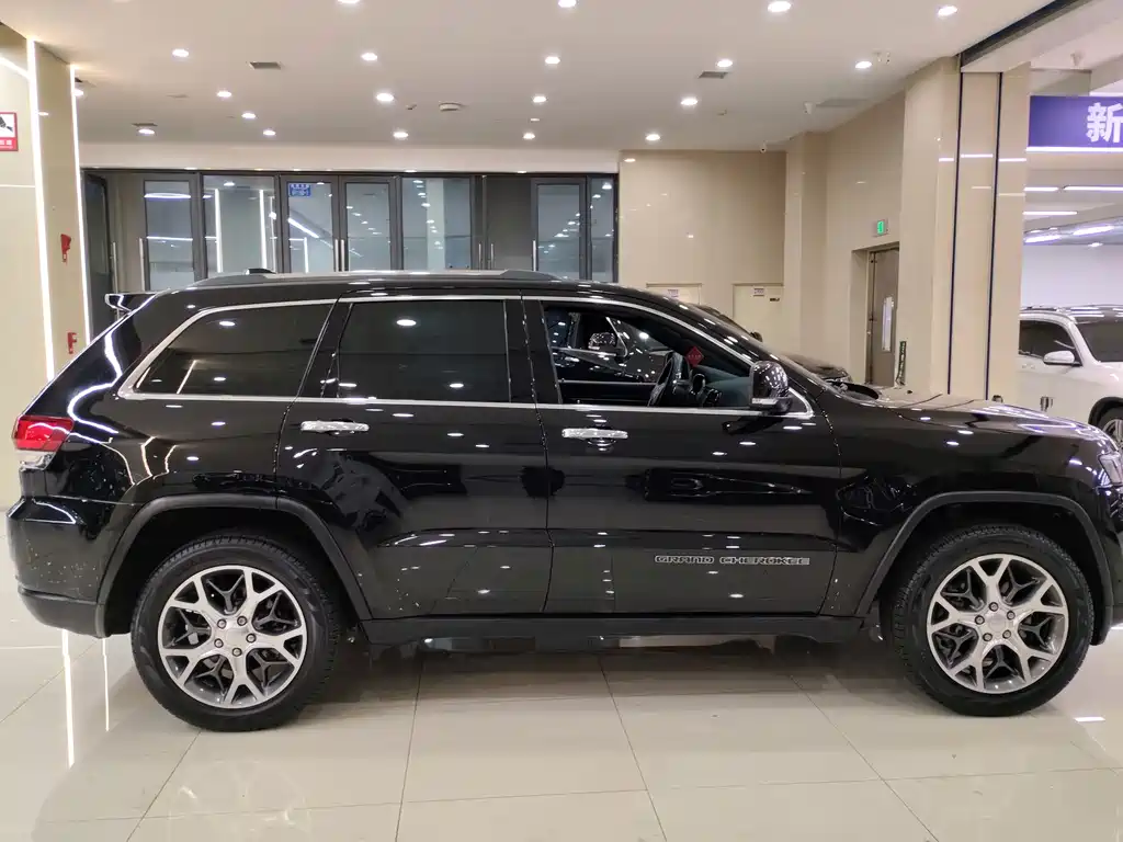 Jeep Grand Cherokee 2020 — фото 15
