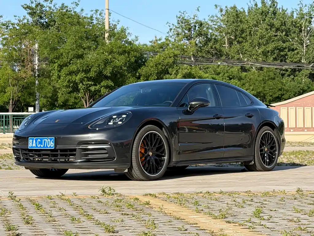 Porsche Panamera 2019 — фото 1