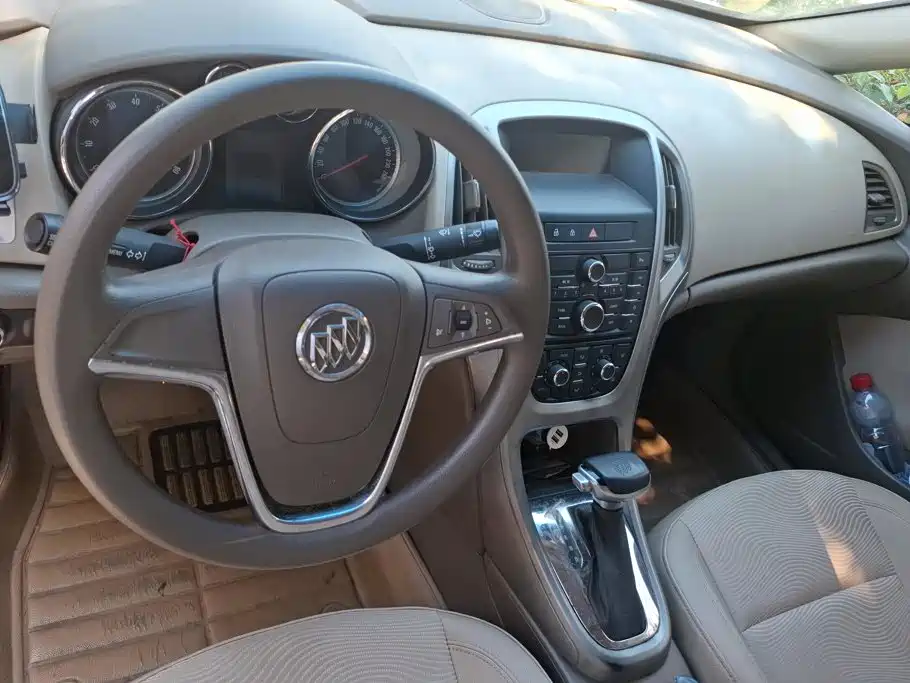 Buick Excelle 2014 — фото 12