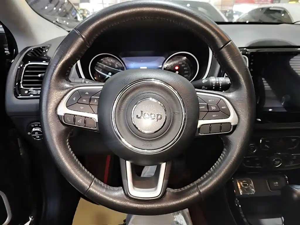 Jeep Compass 2020 — фото 11