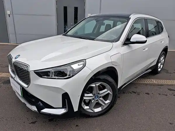 BMW iX1 2025