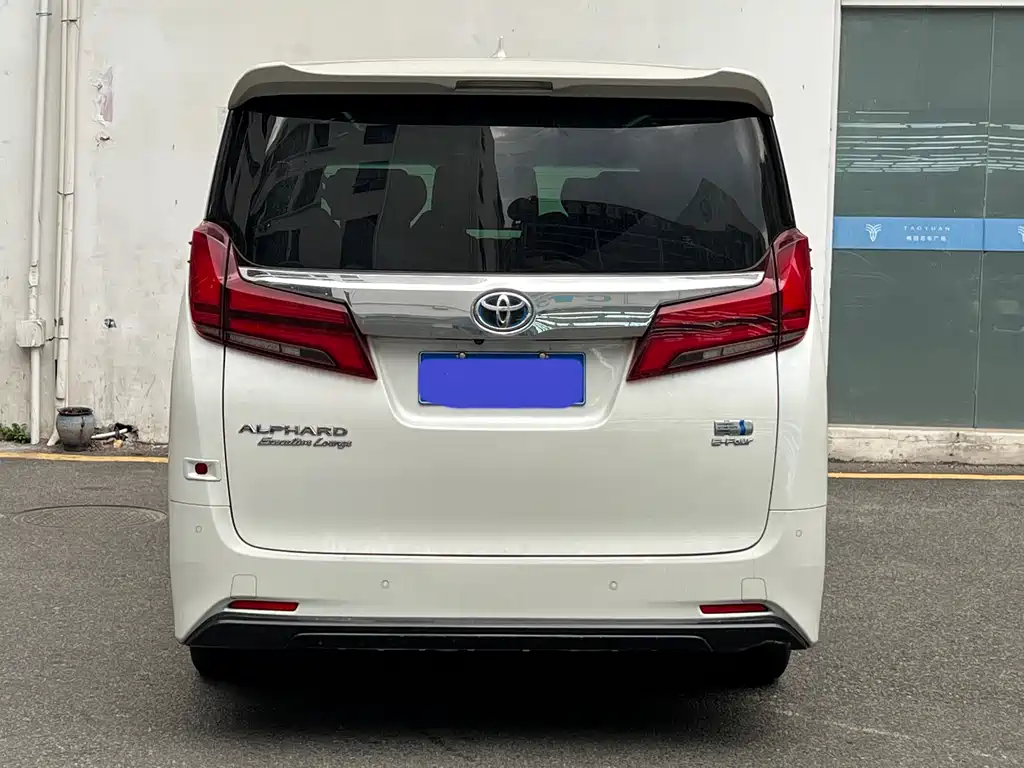 Toyota Alphard 2023 — фото 17