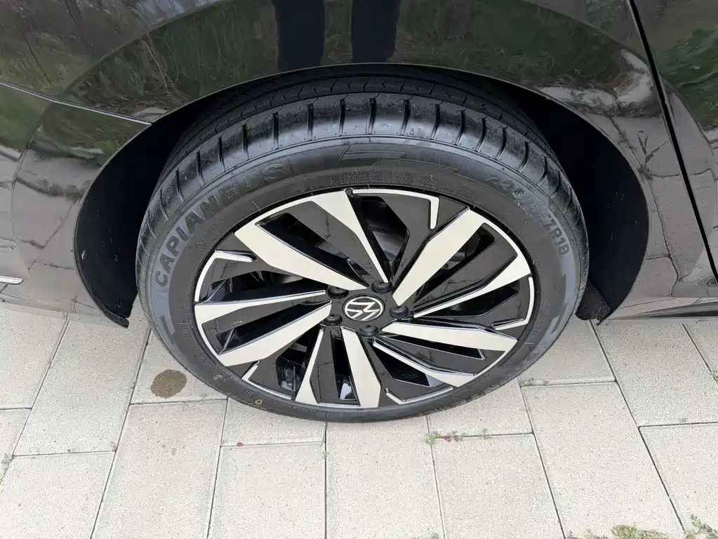 Volkswagen Passat 2023 — фото 11