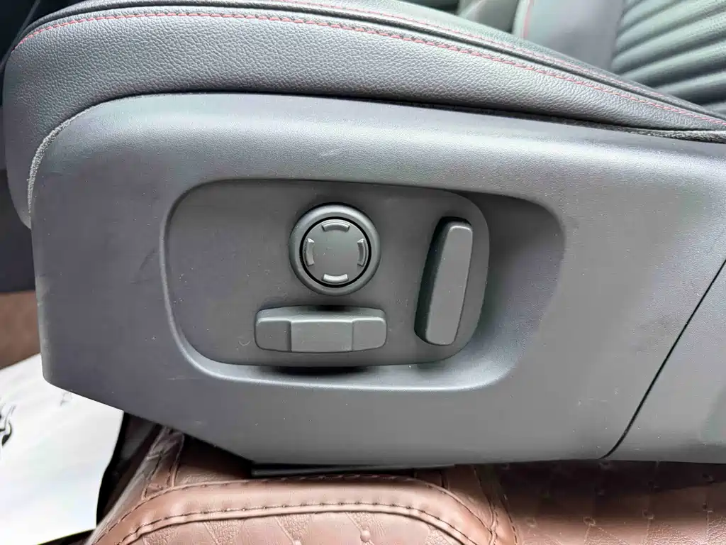 Land Rover Discovery Sport 2021 — фото 16