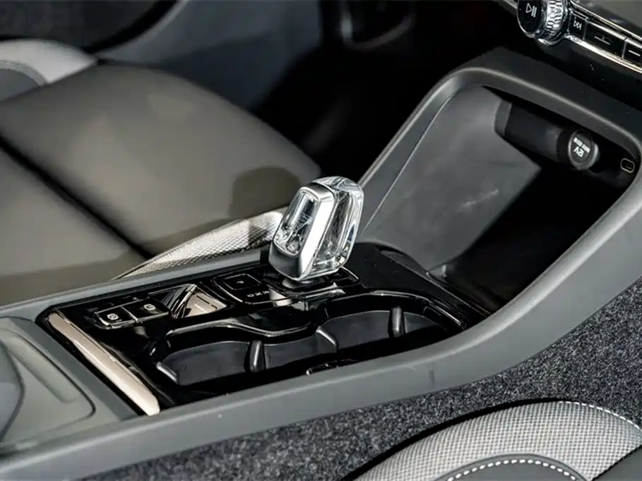 Volvo XC40 2025 — фото 18