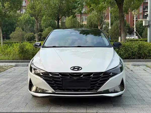 Hyundai Elantra 2022