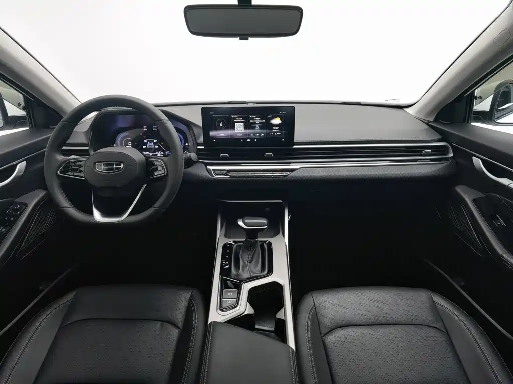Geely Emgrand 2023