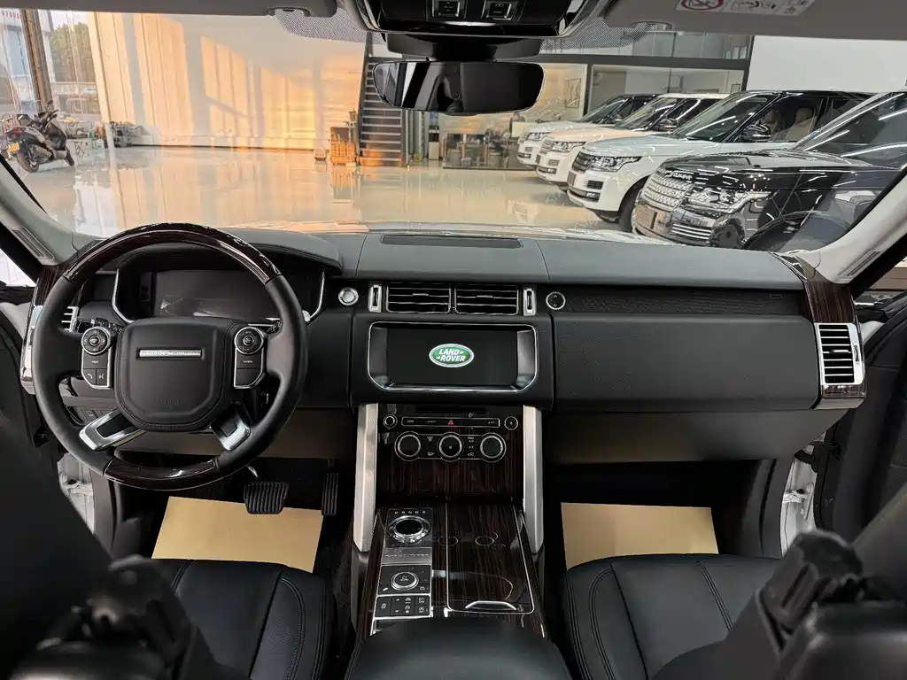 Land Rover Range Rover 2018 — фото 10