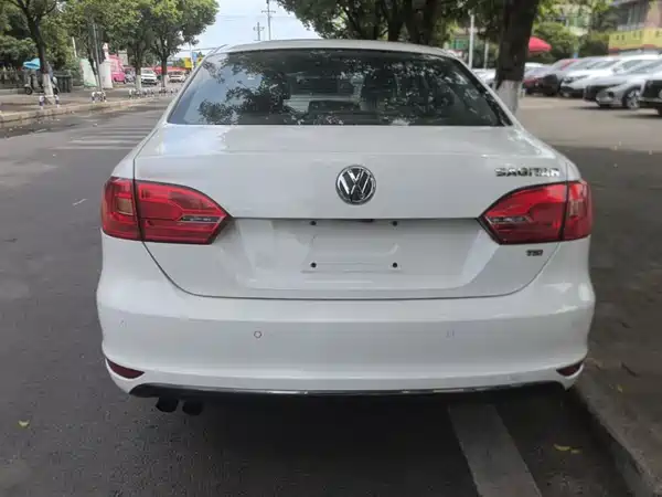 Volkswagen Sagitar 2015